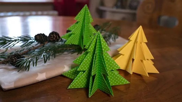 Bricolage Noël. Comment faire un sapin de Noël en papier de soie 