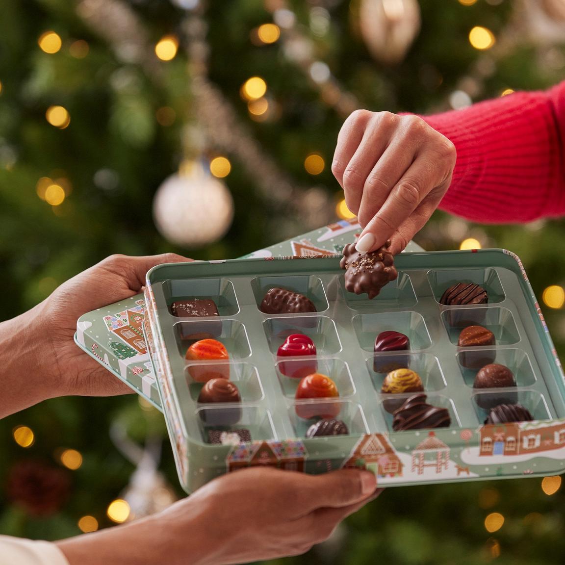 Holiday Gingerbread Houses Tin 1