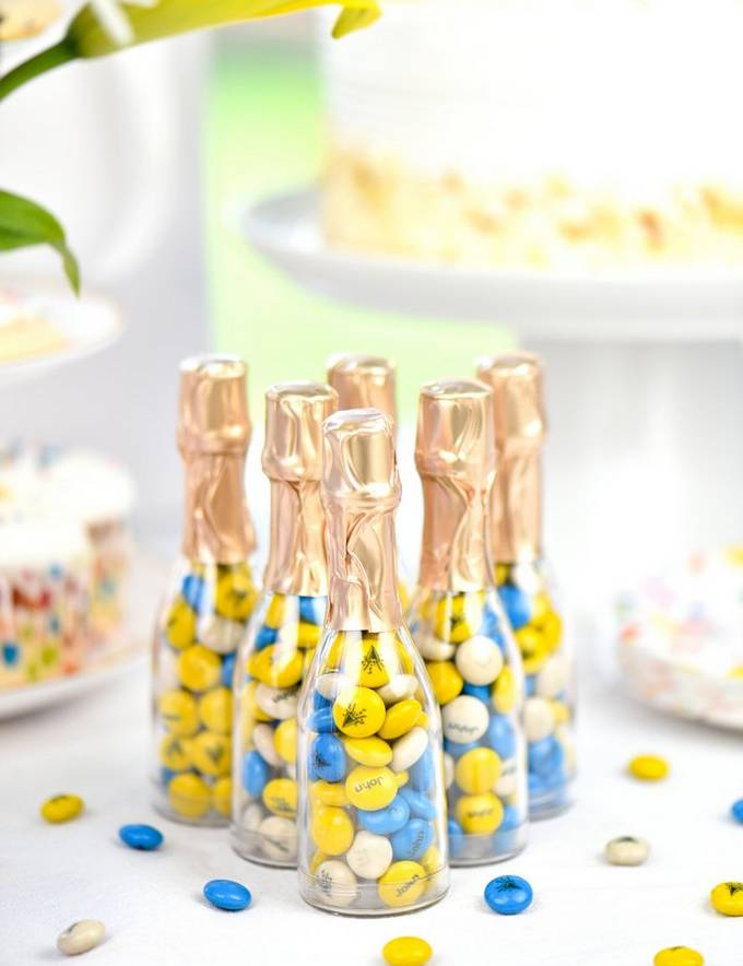 mini bottles on dessert table
