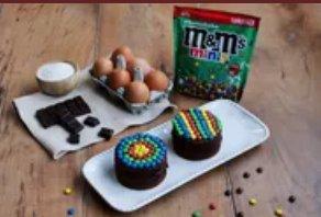 Mini brownies layer cake aux M&M’S Minis