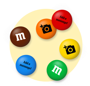zwevende M&M'S met camera's erop gedrukt en tekst 'voeg een boodschap toe!'