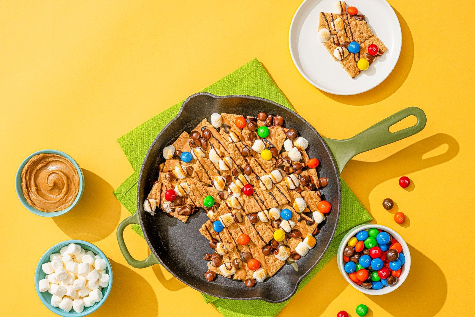 M&M'S peanut butter dessert nachos