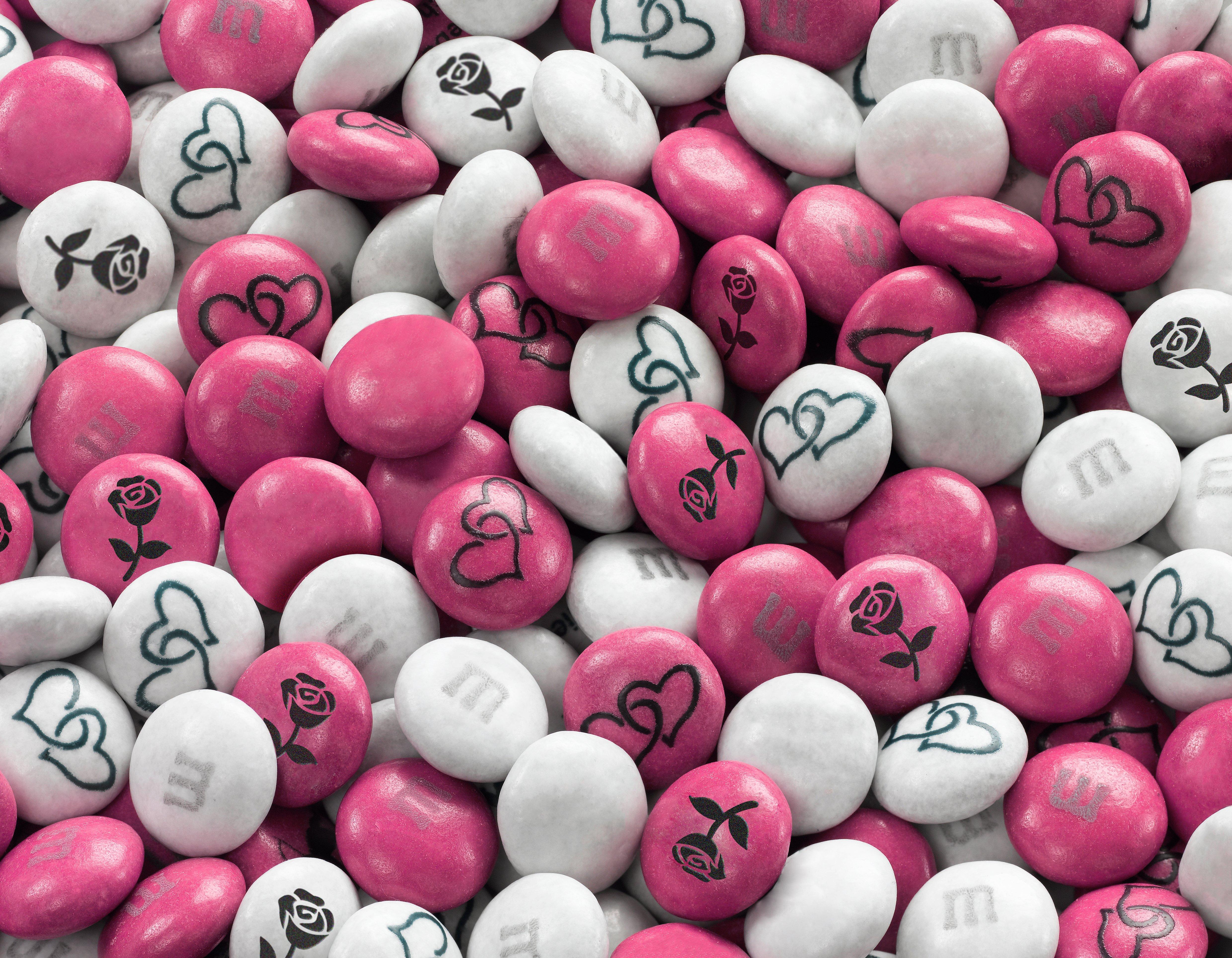 Minis bouteilles M&M's décoration mariage