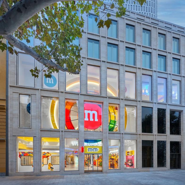 Flagship store M&M's world: LED Linear™