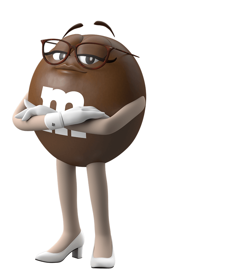 Brown se cruza de brazos con una expresión serena y resuelta.