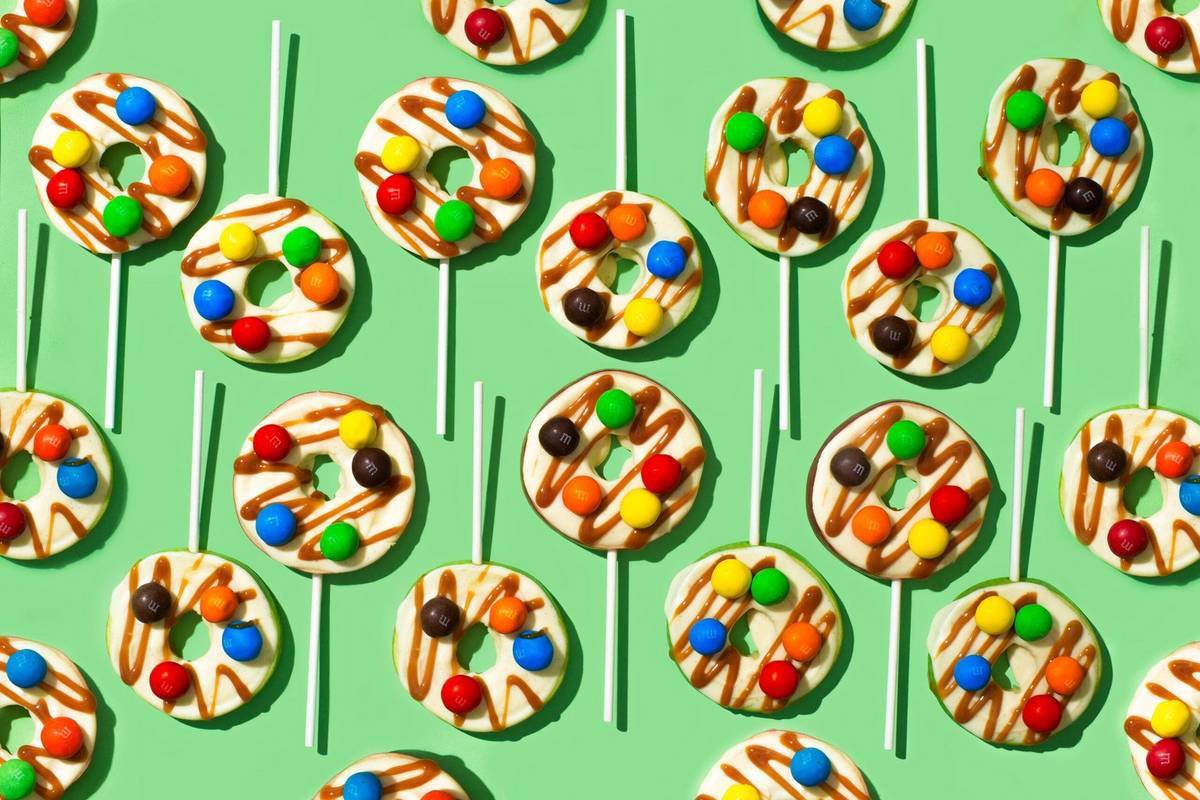 Caramel M&M Apple Pops