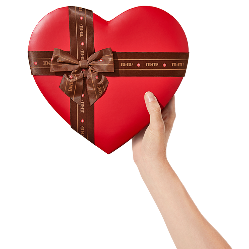 heart candy gift box with bow 3