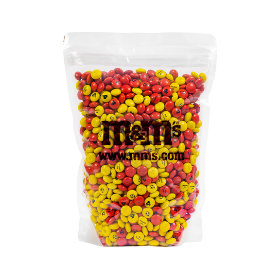 Torba M&M'S z czerwonymi i żółtymi cukierkami czekoladowymi, z nadrukiem logo M&M'S i www.mms.com.