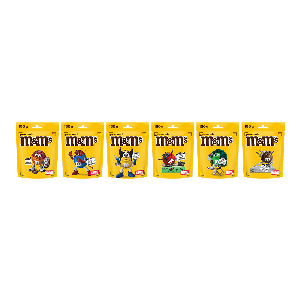 Six sachets M&M'S Peanut de 150g avec les personnages en costumes de super-héros Marvel.