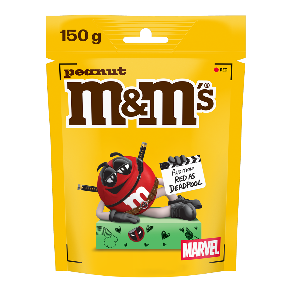 Sachet de chocolats M&M'S peanut, 150g, avec Red déguisé en Deadpool tenant une claquette marquée "AUDITION: RED AS DEADPOOL", logo MARVEL.