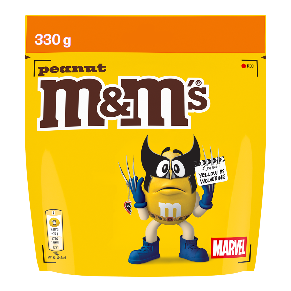 Bolsa de M&M'S peanut de 330g con Yellow disfrazado de Wolverine con garras y texto "AUDITION: YELLOW AS WOLVERINE", logo de MARVEL visible.