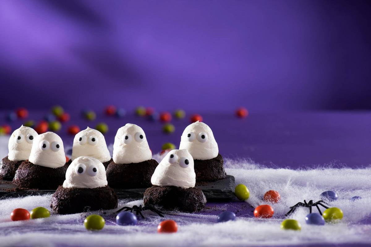 M&M Ghosts in the Graveyard