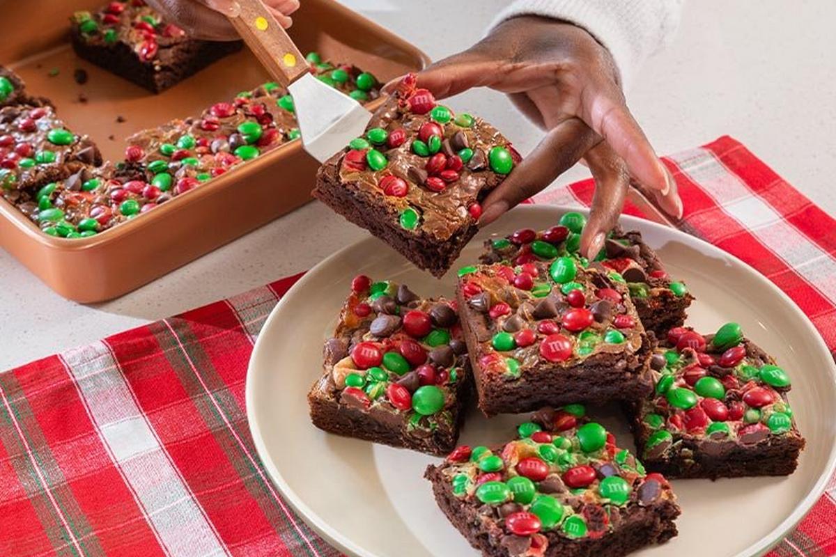 M&M'S holiday brownie bars