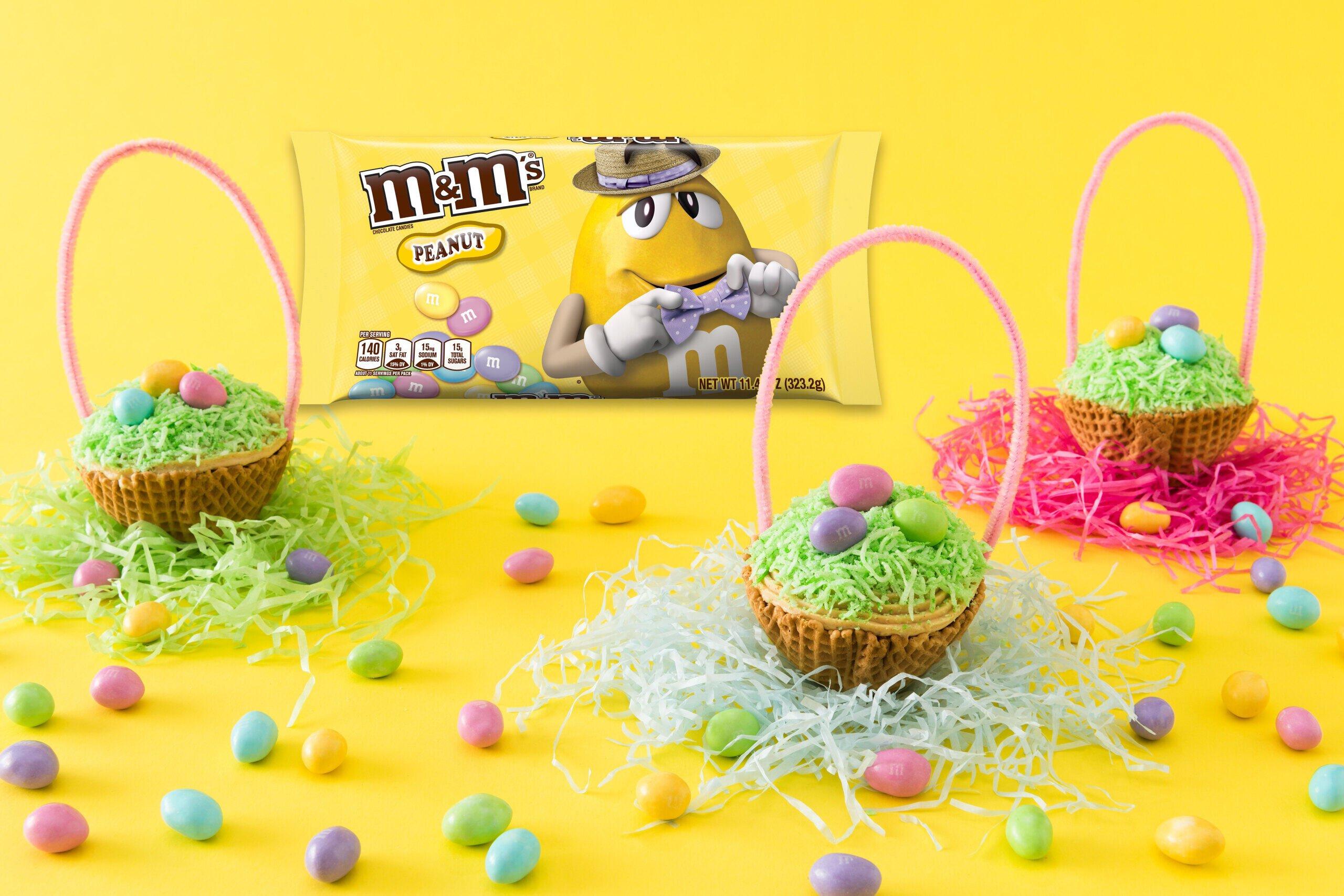 エムアンドエムズ　イースター　ブルー Amazon.com: Enesco M&M's by Jim Shore Blue Character with a