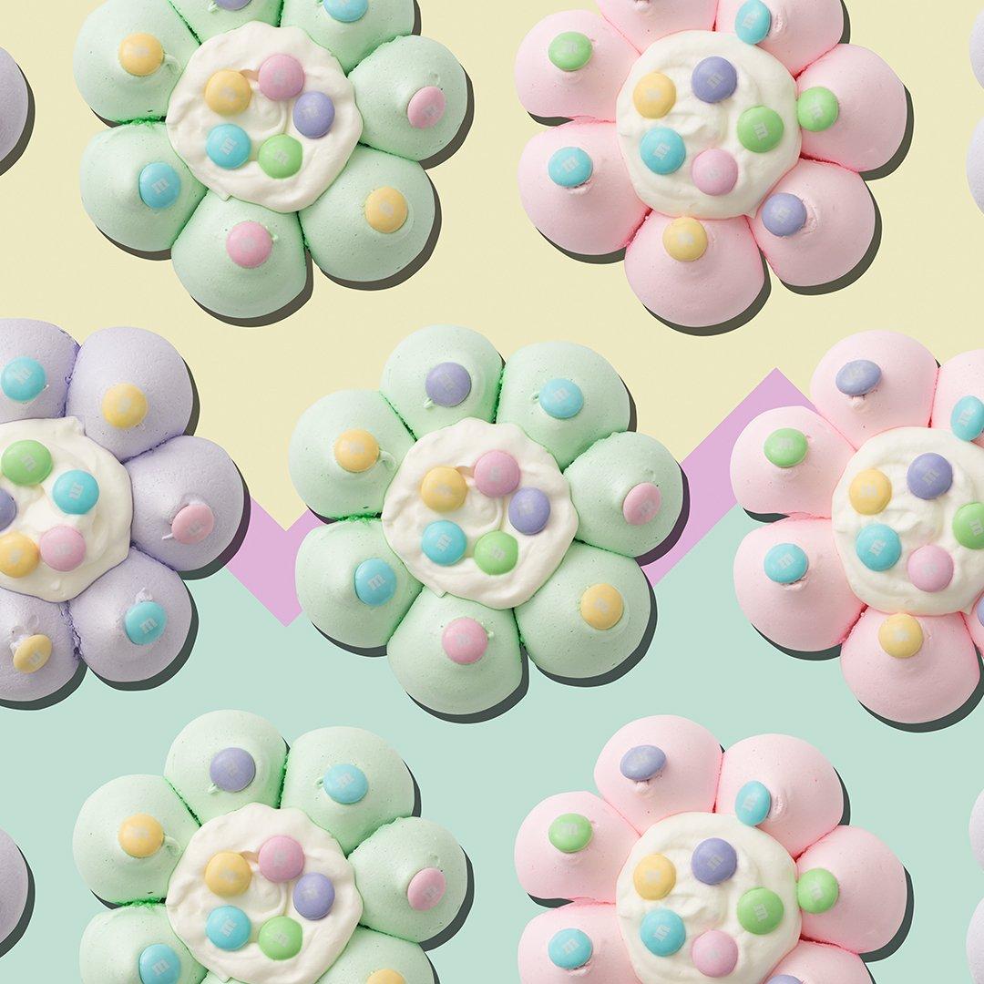 M&M’s Easter Pavlova Wreaths