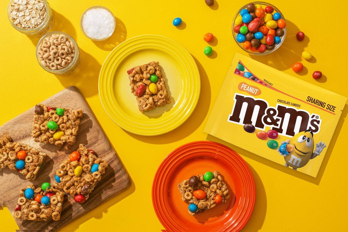 M&M’S No-Bake Cereal Oat Bars