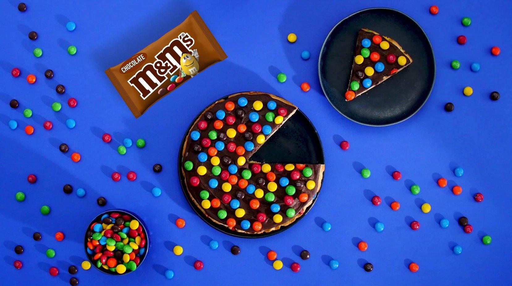 M&M’S Milk Chocolate Cookie Pizza Cake