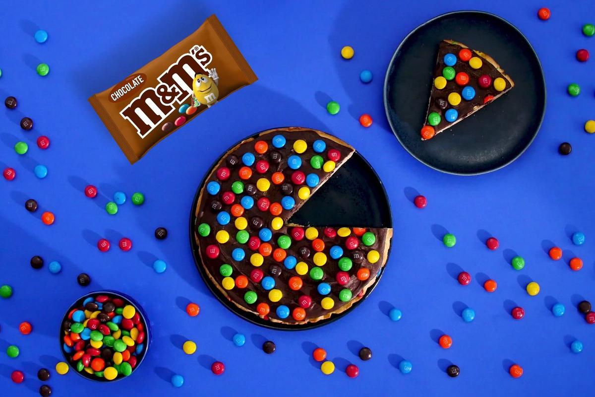 M&M’S Milk Chocolate Cookie Pizza Cake M&M'S