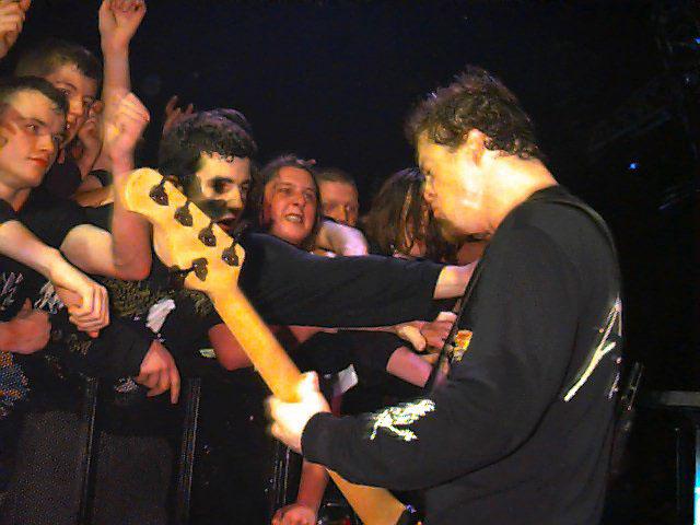 Photo gallery from the gig in Dublin, Ireland shot on October 9, 1996