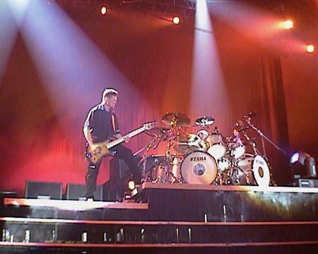 Photo gallery from the gig in Newcastle, Australia shot on April 2, 1998