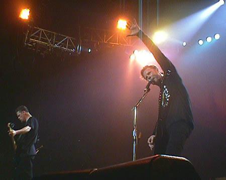 Photo gallery from the gig in Melbourne, Australia shot on April 6, 1998