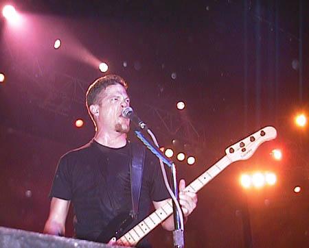 Photo gallery from the gig in Adelaide, Australia shot on April 9, 1998