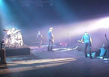 Photo gallery from the gig in Auckland, New Zealand shot on April 18, 1998