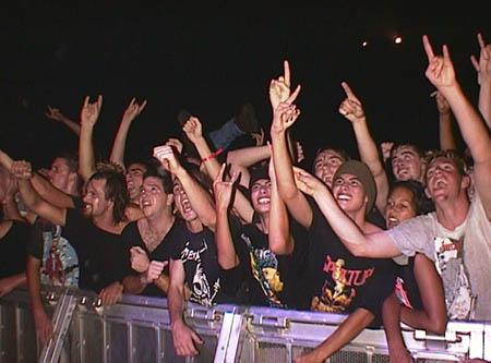 Photo gallery from the gig in Brisbane, Australia shot on April 20, 1998