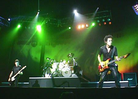 Photo gallery from the gig in Osaka, Japan shot on April 30, 1998