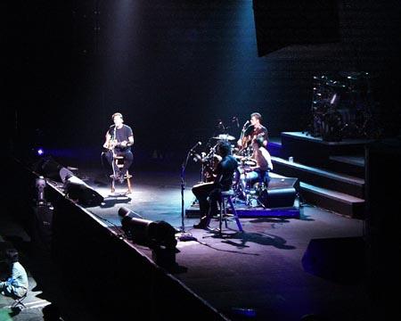 Photo gallery from the gig in Tokyo, Japan shot on May 7, 1998