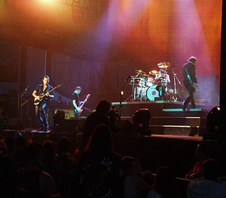 Photo gallery from the gig in Darien Center, NY shot on July 12, 1998
