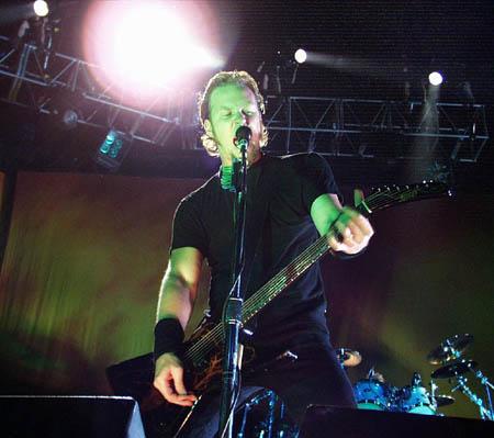 Photo gallery from the gig in Camden, NJ shot on July 15, 1998
