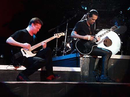 Photo gallery from the gig in Denver, CO shot on September 8, 1998