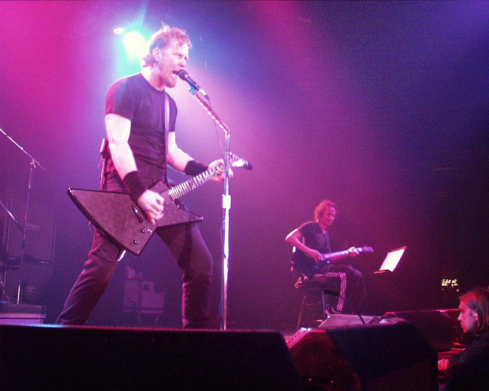 Photo gallery from the gig in Toronto, ON, Canada shot on November 17, 1998