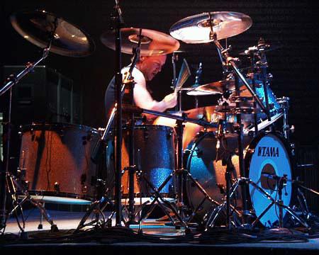 Photo gallery from the gig in Detroit, MI shot on November 20, 1998