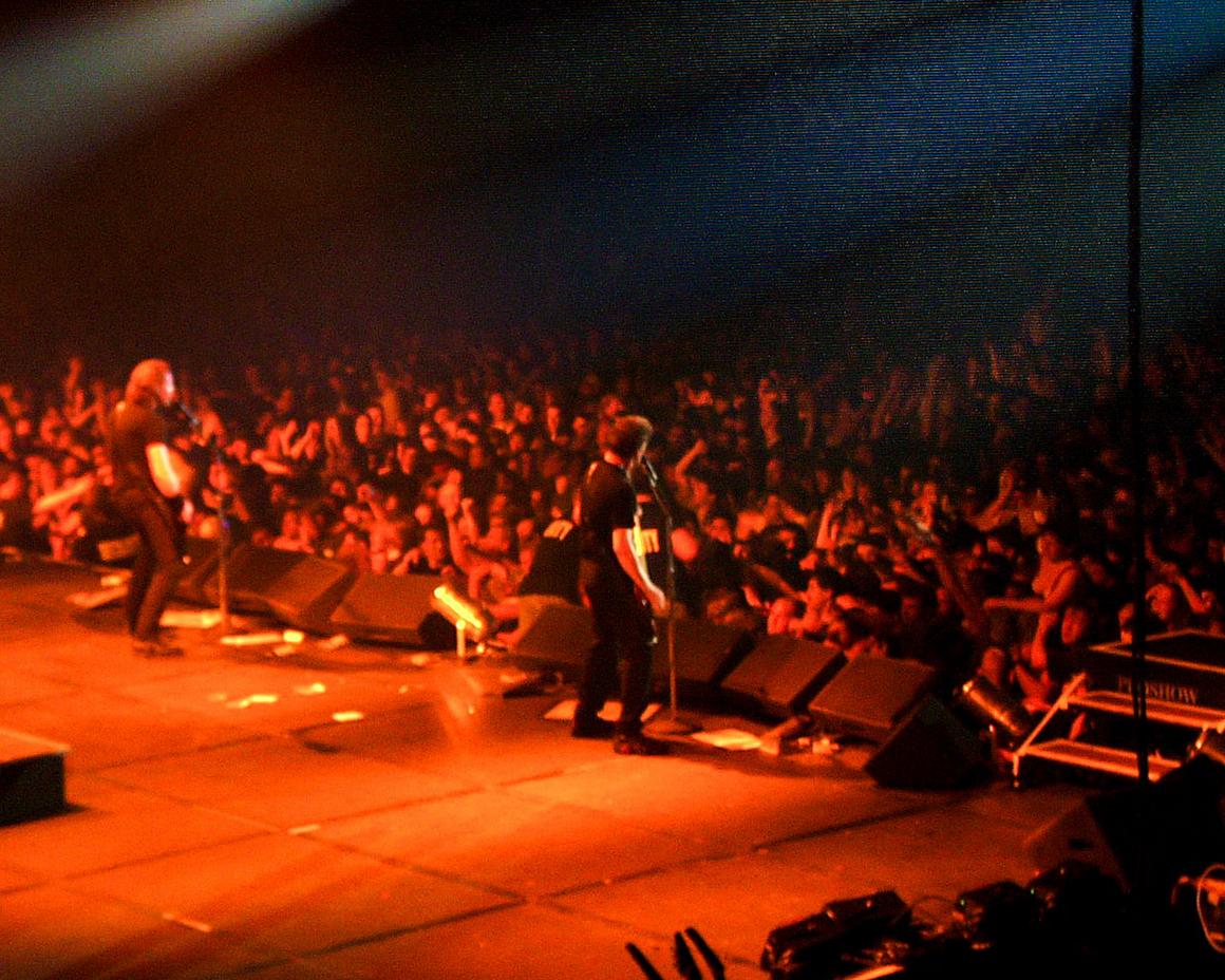 Photo gallery from the gig in Anchorage, AK shot on April 14, 1999