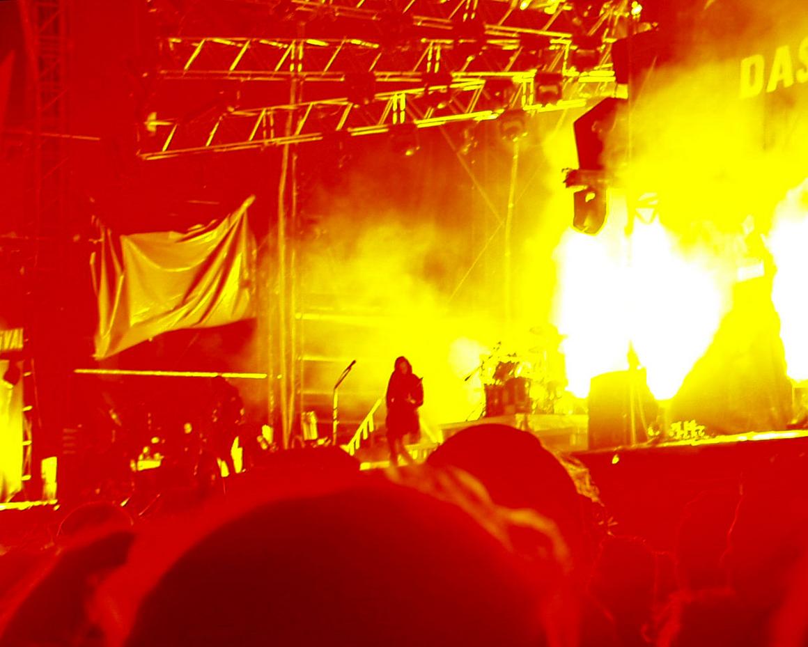 Photo gallery from the gig in N&uuml;rburg, Germany shot on May 22, 1999