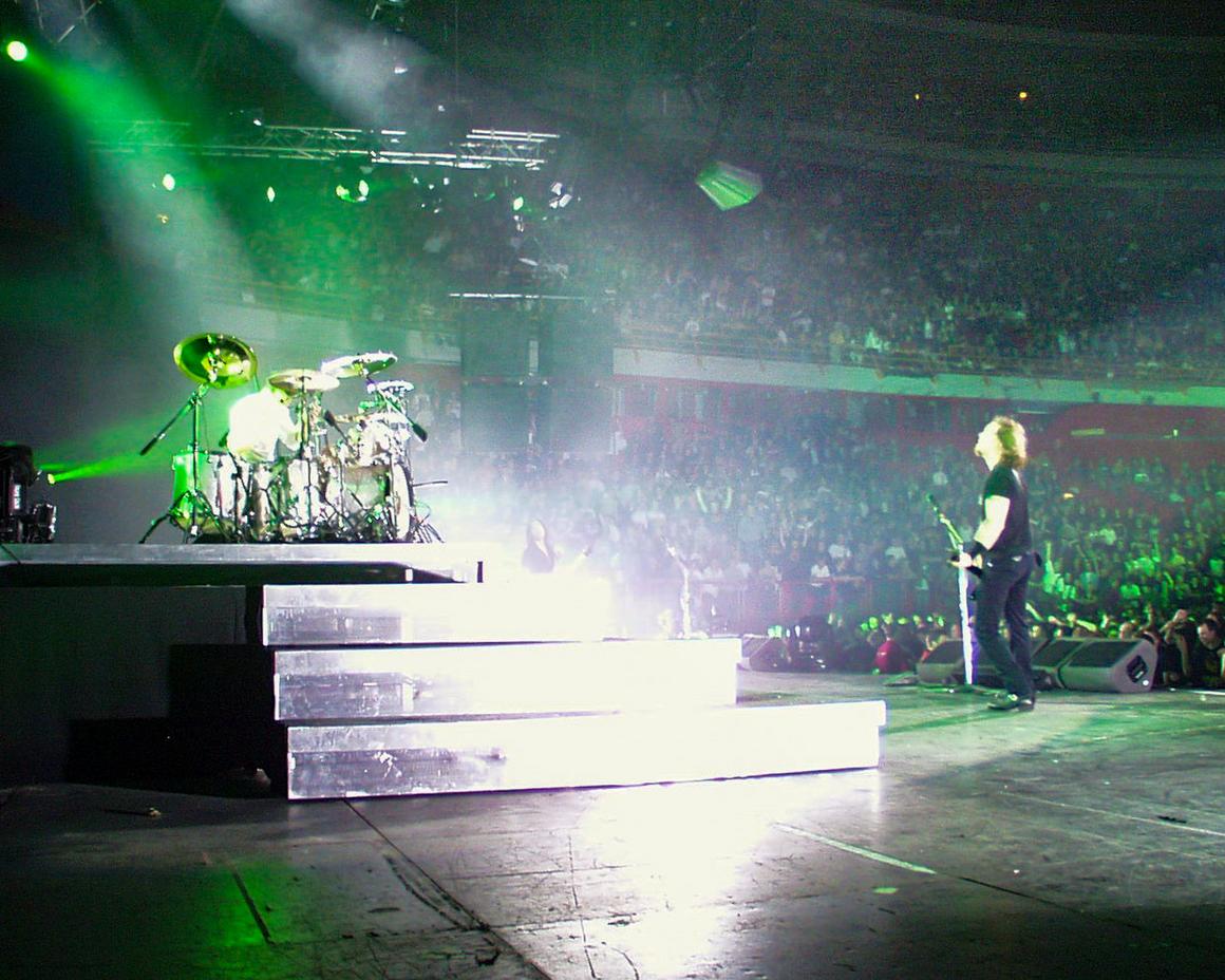 Photo gallery from the gig in Stockholm, Sweden shot on May 28, 1999