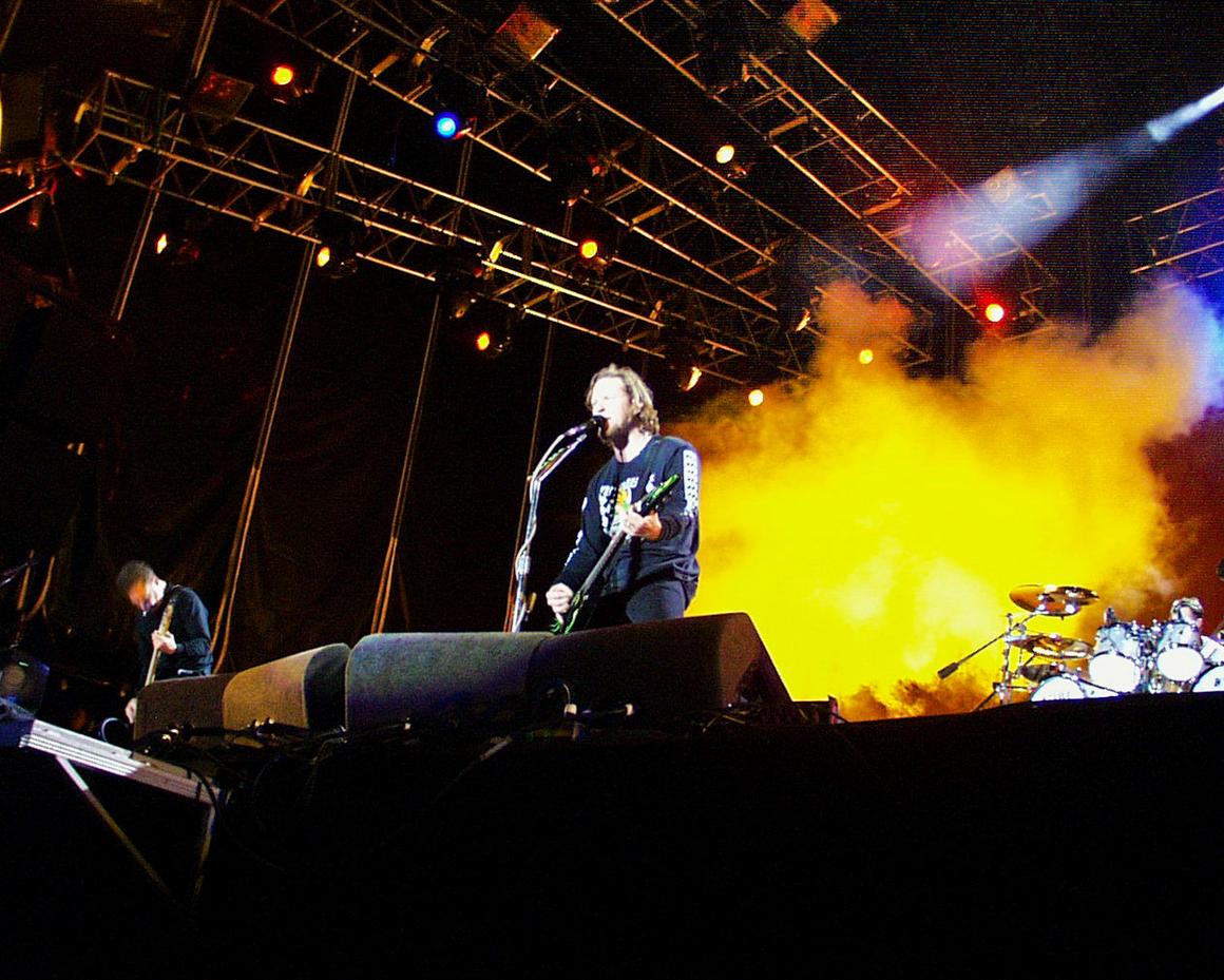 Photo gallery from the gig in Warsaw, Poland shot on June 1, 1999