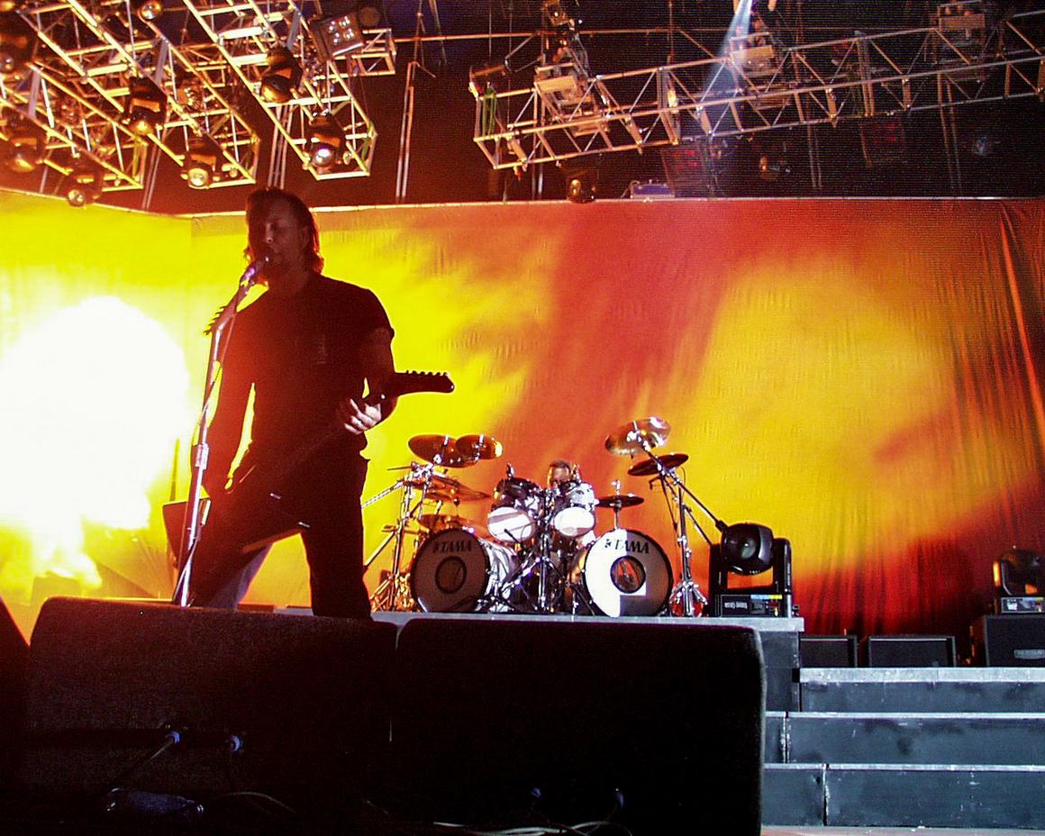Photo gallery from the gig in Plovdiv, Bulgaria shot on June 11, 1999