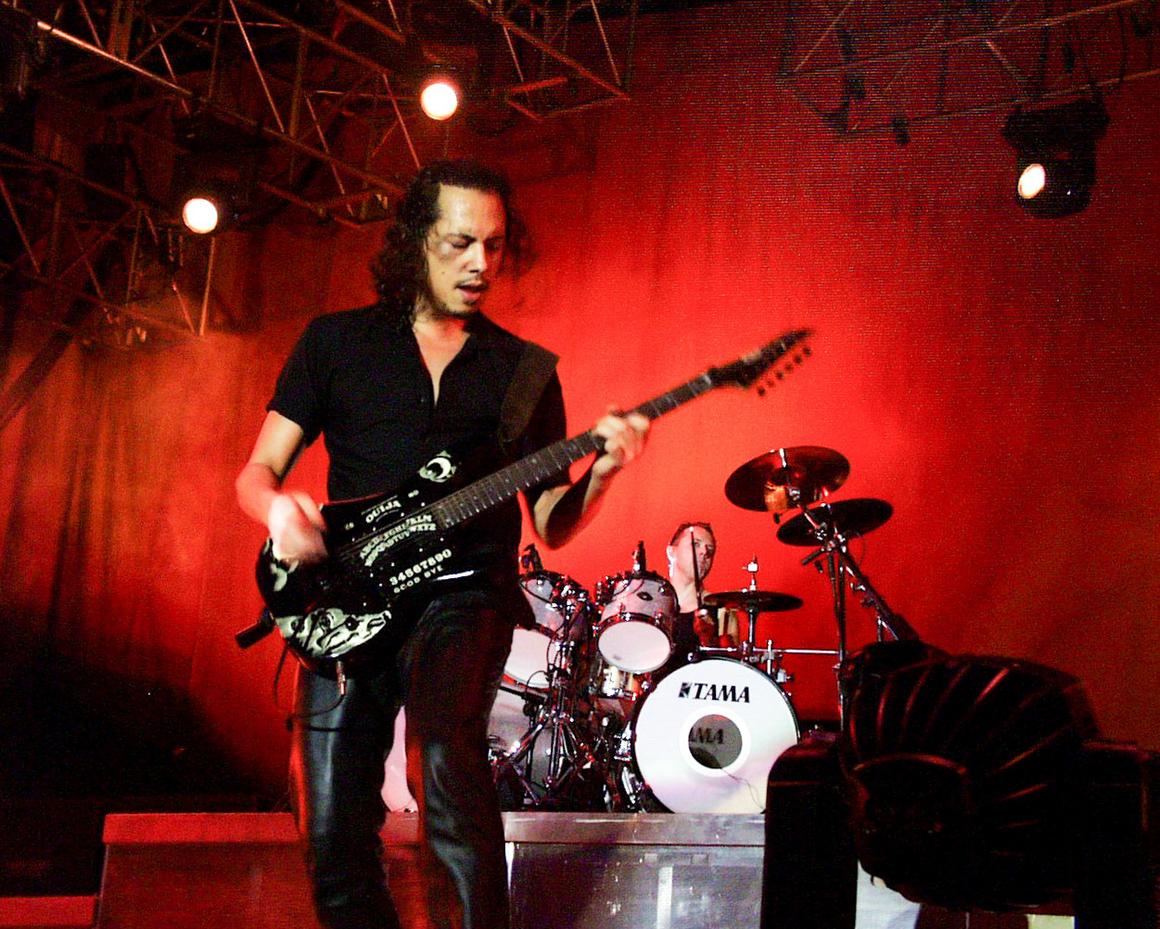Photo gallery from the gig in Athens, Greece shot on June 12, 1999