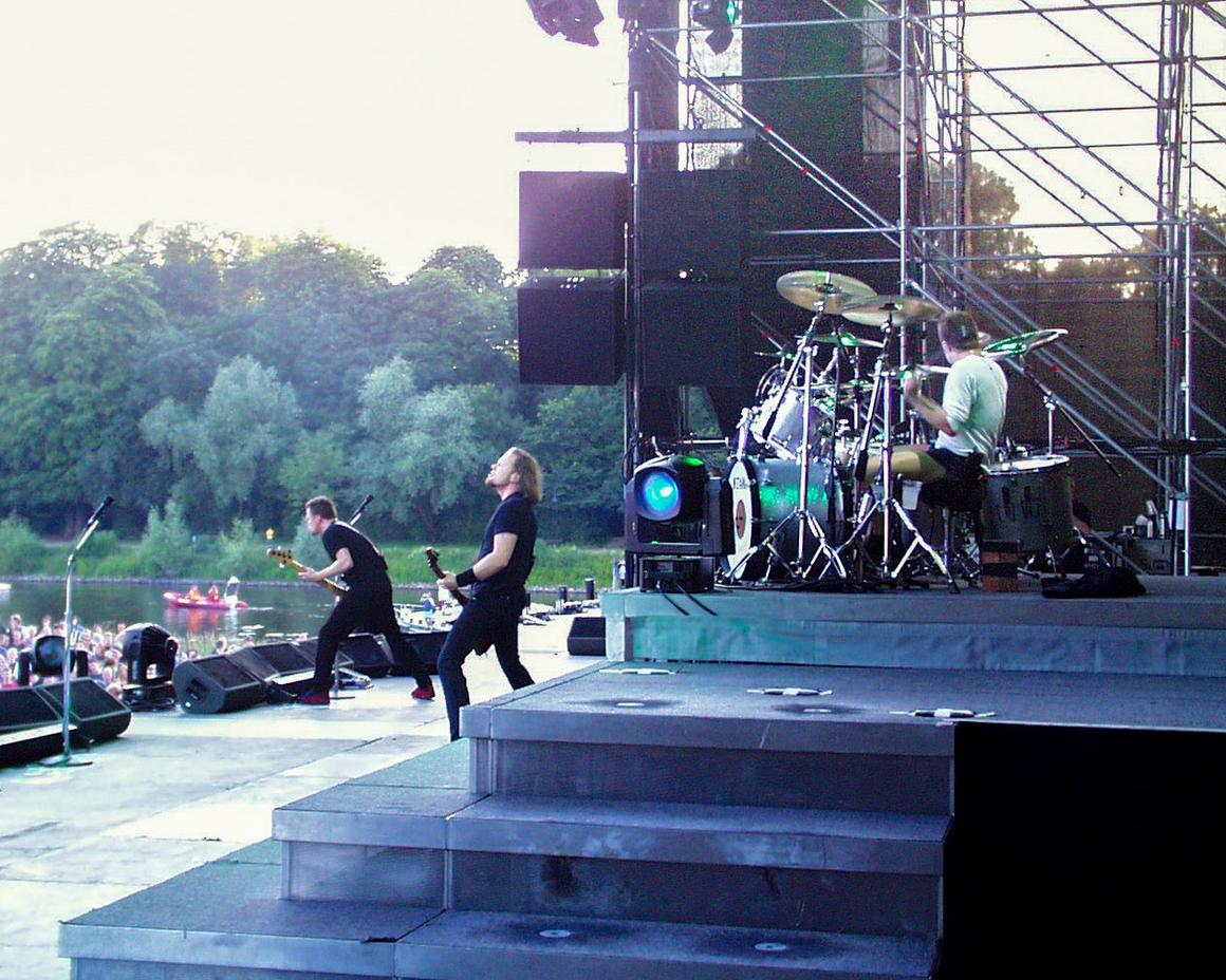 Photo gallery from the gig in Minden, Germany shot on June 26, 1999