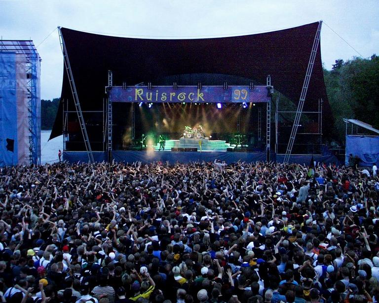 Photo gallery from the gig in Turku, Finland shot on July 2, 1999
