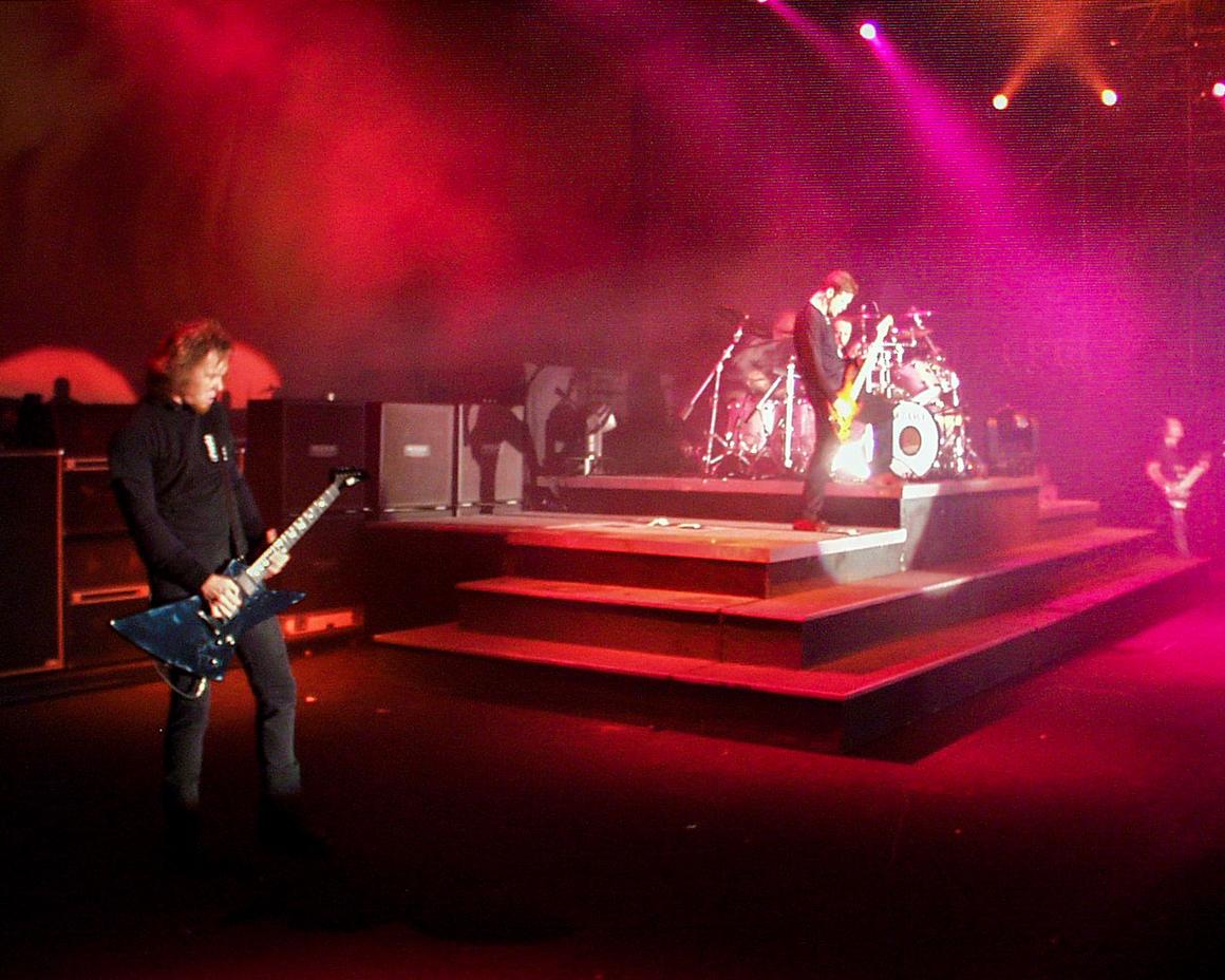 Photo gallery from the gig in Belfort, France shot on July 8, 1999