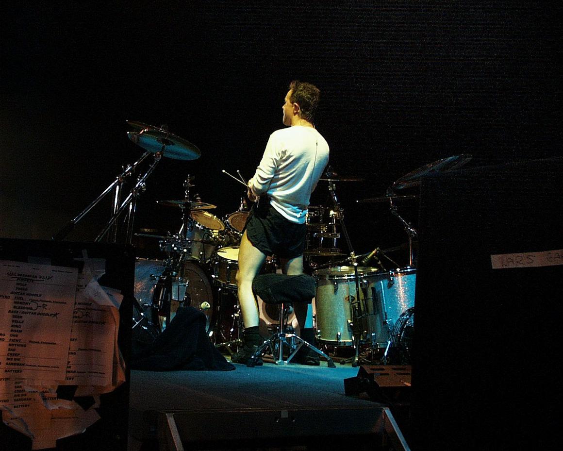 Photo gallery from the gig in Milton Keynes, England shot on July 10, 1999