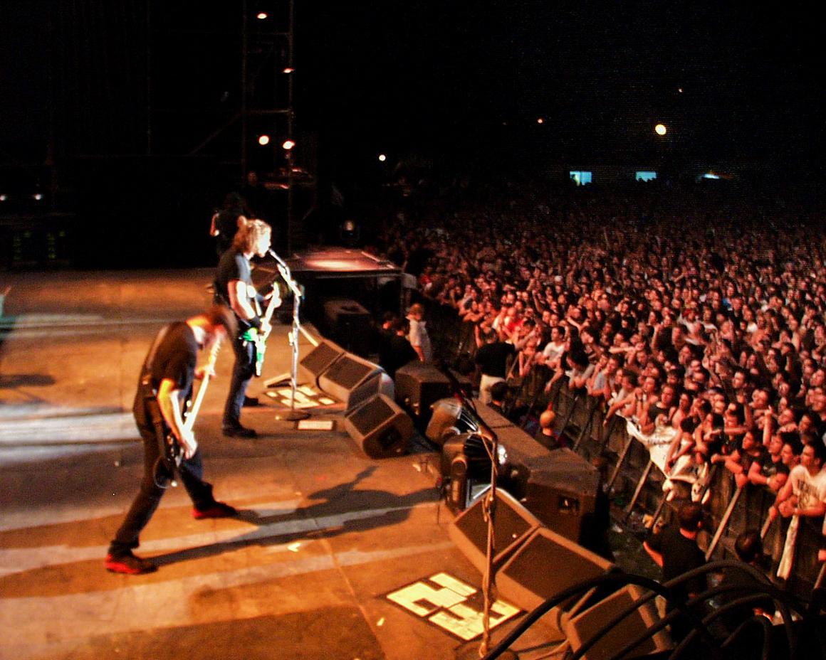 Photo gallery from the gig in Madrid, Spain shot on July 15, 1999