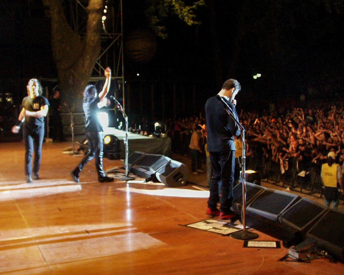 Photo gallery from the gig in Vigo, Spain shot on July 18, 1999