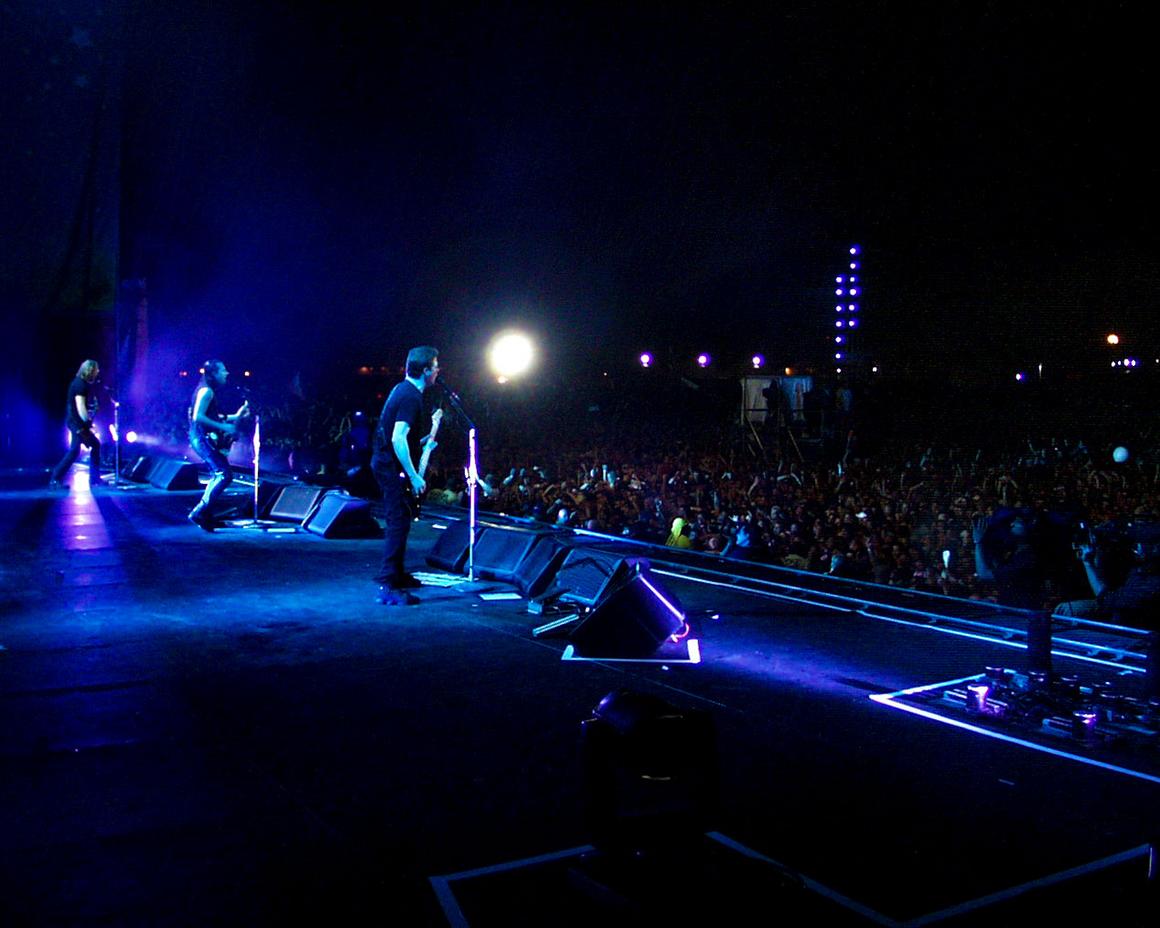 Photo gallery from the gig in Rome, NY shot on July 24, 1999