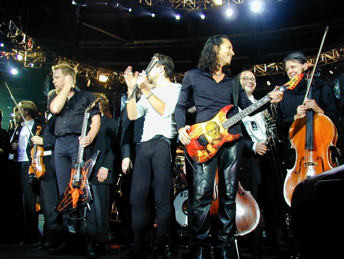 Photo gallery from the gig in Berlin, Germany shot on November 19, 1999