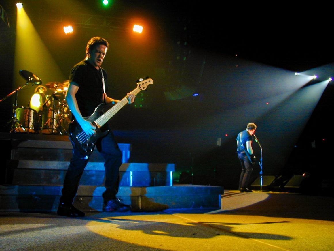 Photo gallery from the gig in Chicago, IL shot on January 4, 2000